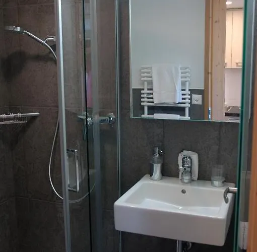 Uf Dr Liwwi * גרינדלוולד